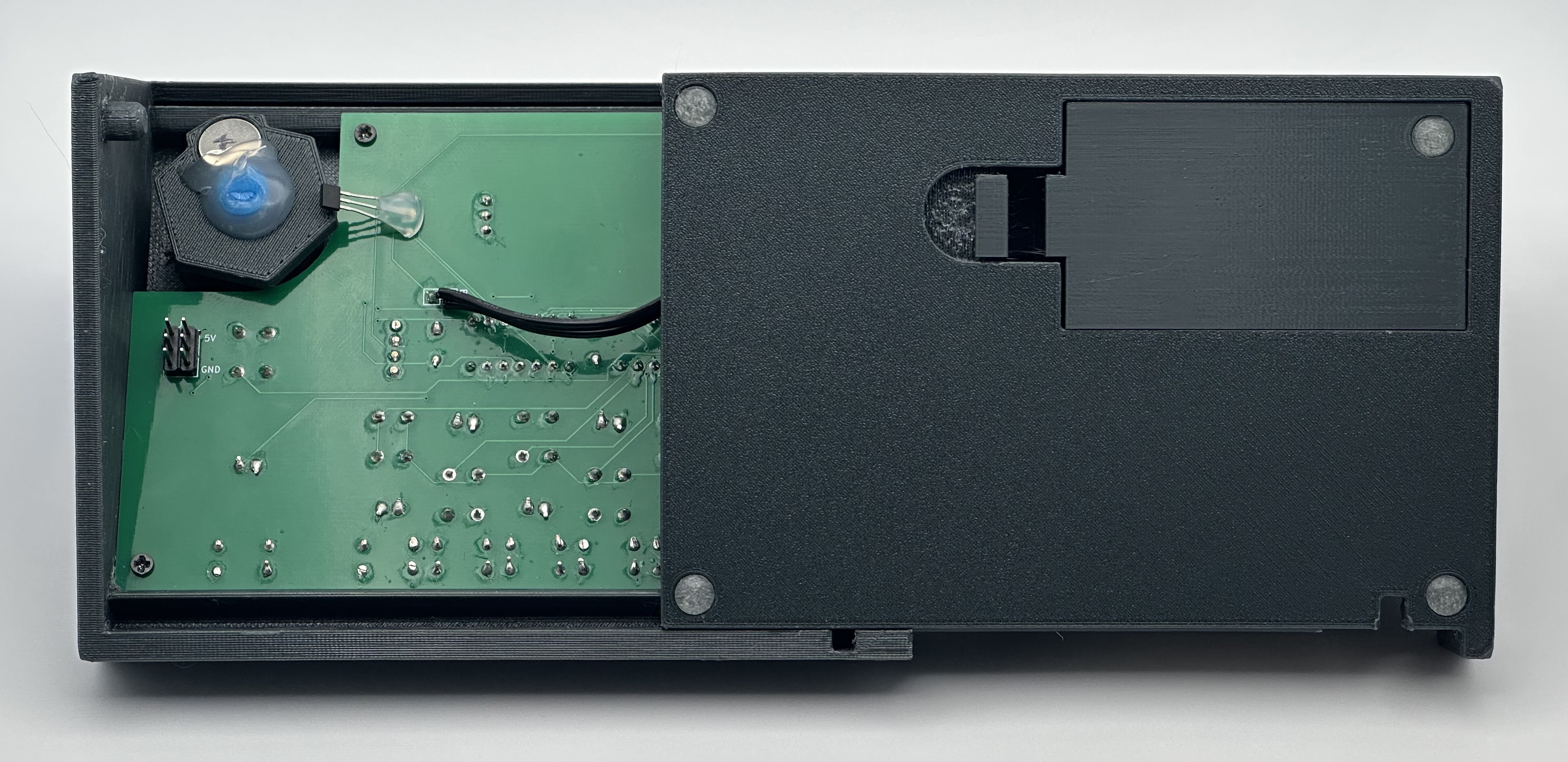 The battery pack is attached with a long cord to allow the back to slide off